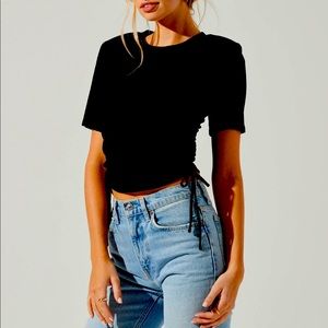 CINCHED SIDE CROP TEE!